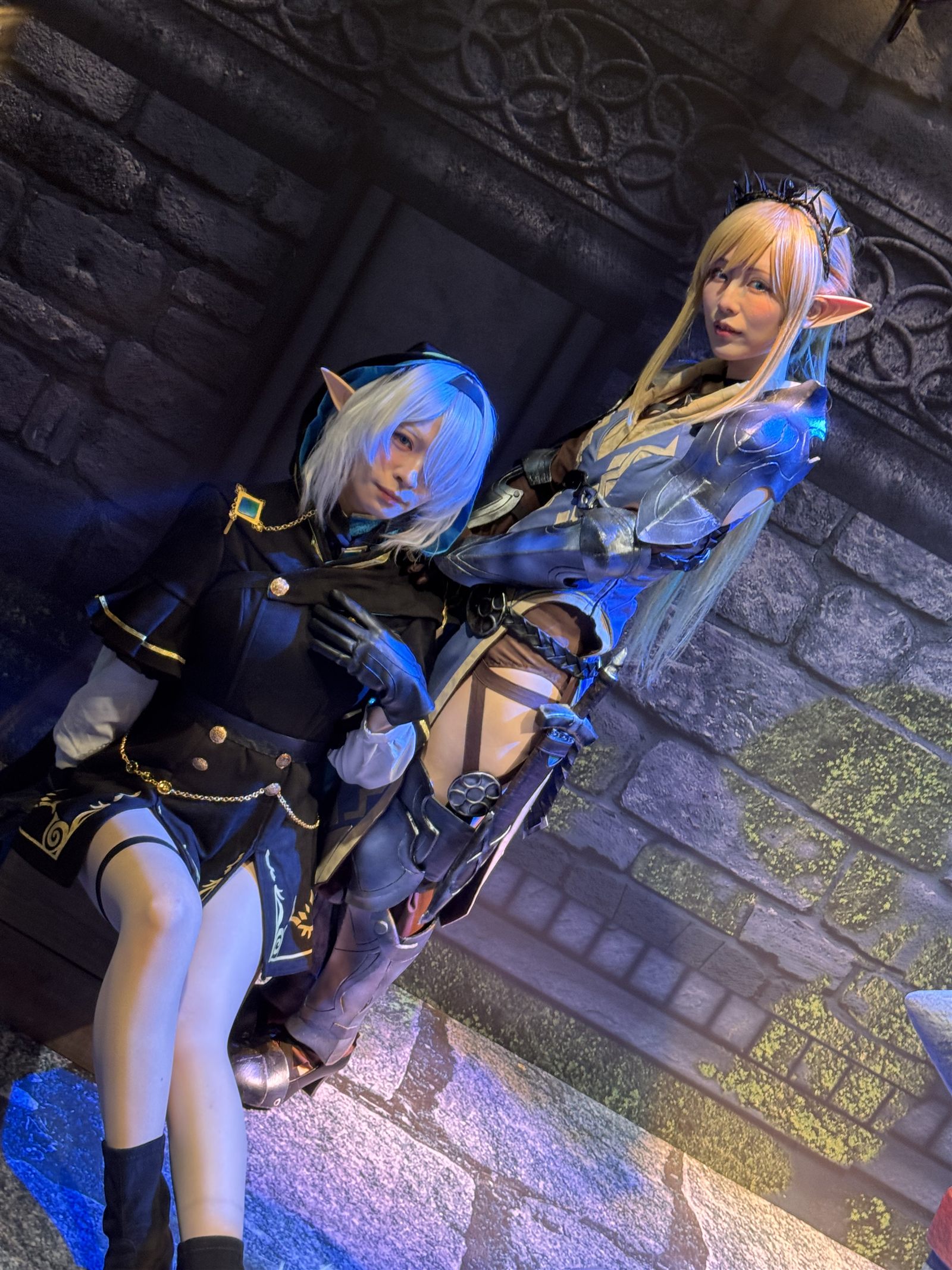 ブース内の撮影会に登場したコスプレイヤー